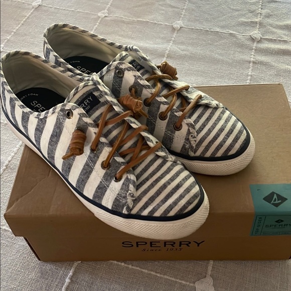 Sperry topsiders, super cute and comfy. - Picture 2 of 8